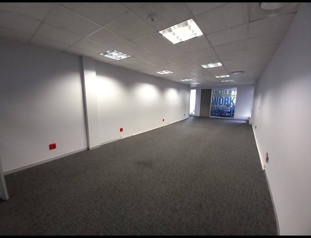 105M² OFFICE TO LET IN BRYANSTON